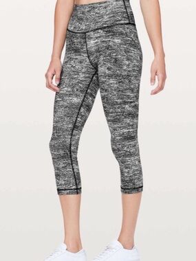 Lululemon Wunder Under High Rise Crop *21”- Size 6